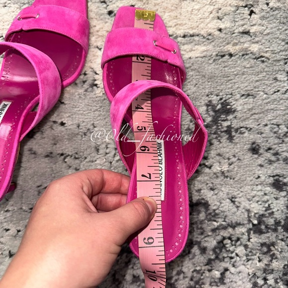 MANOLO BLAHNIK Nebre Mules (Pink) - Picture 13 of 15